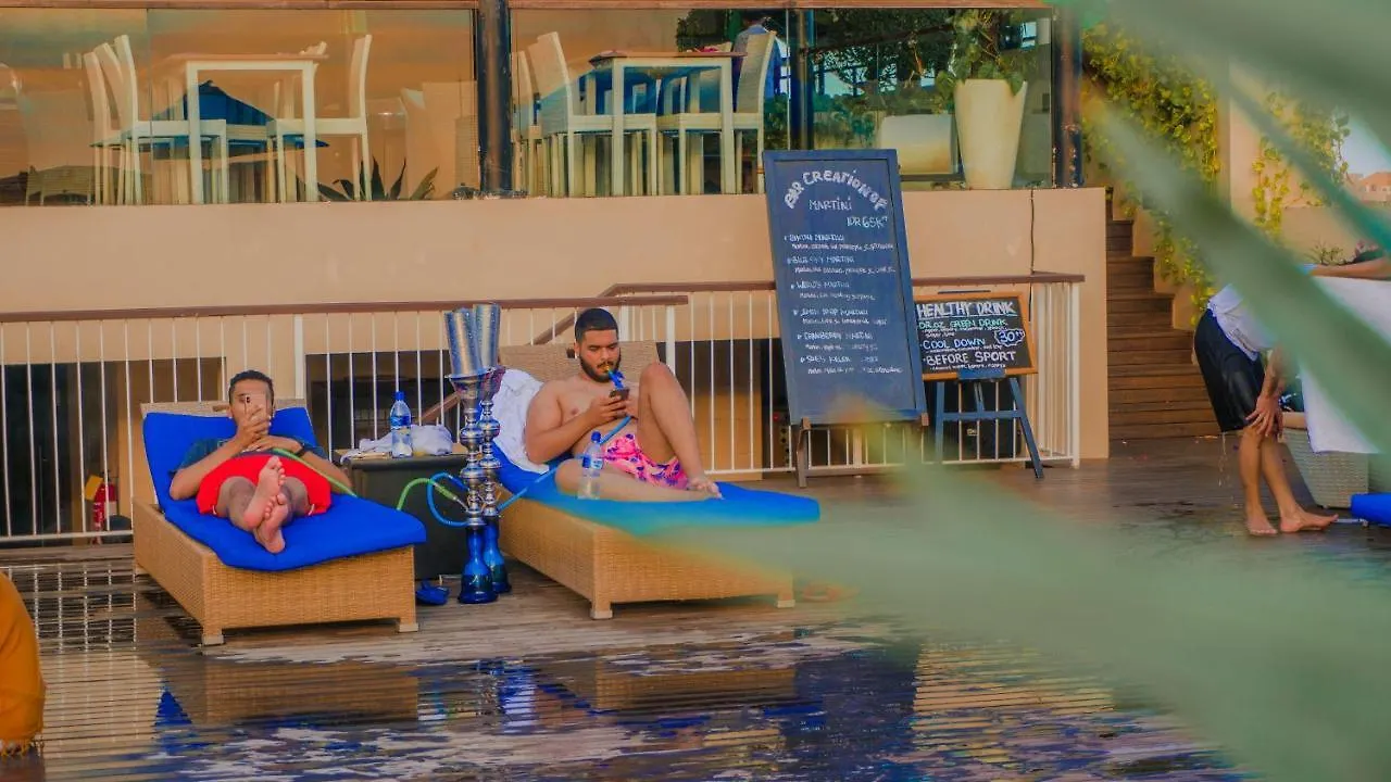 فندق جيه 4 هوتيلز ليغيان ليجيان
