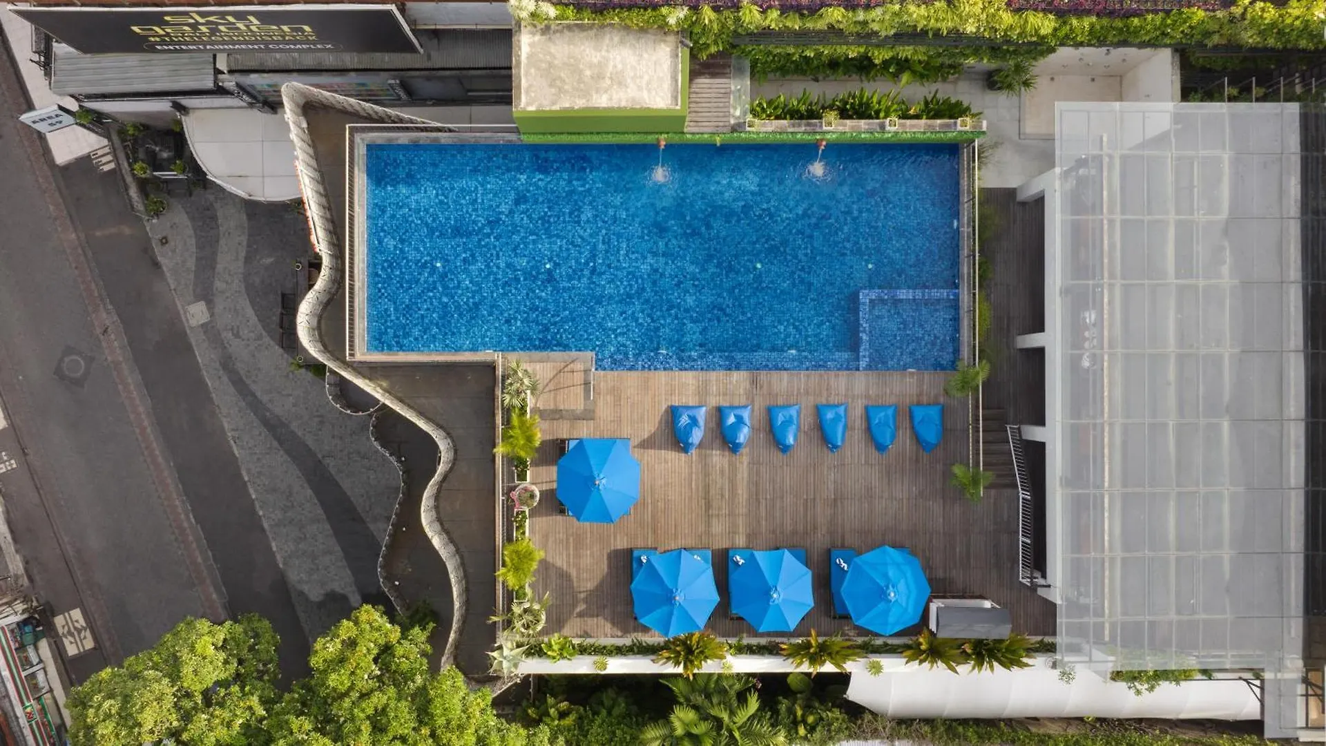J4 Hotels Legian 4*,